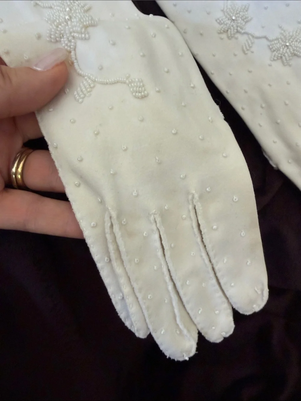 Elegant Vintage White Beaded Floral Opera Gloves - Women's Accessories